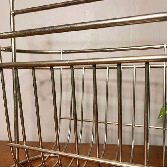 Vintage metal magazine rack or record holder - Picture 2 of 3